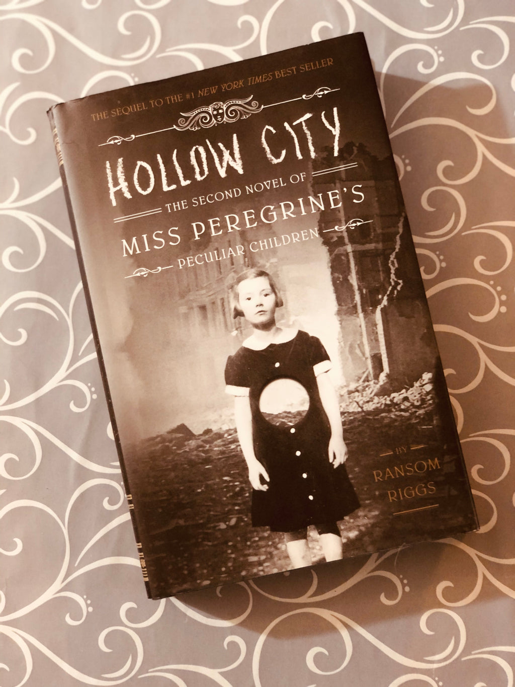 Hollow City: The 2nd Novel of Miss Peregrine's Peculiar Children- By Ransom Riggs