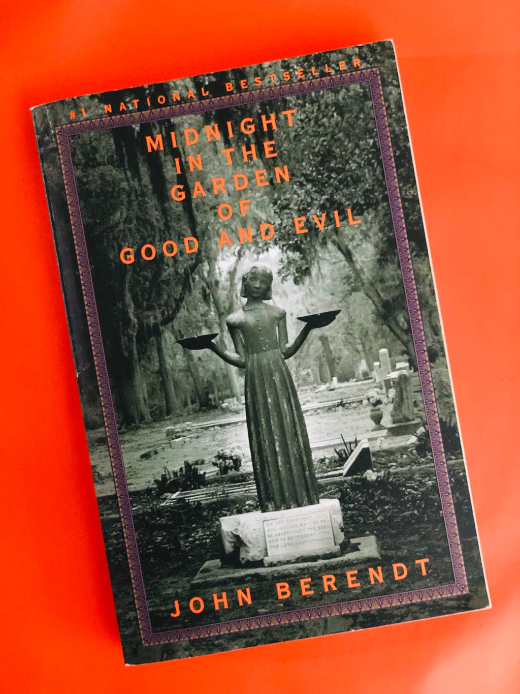 Midnight In The Garden of Good And Evil- By John Berendt